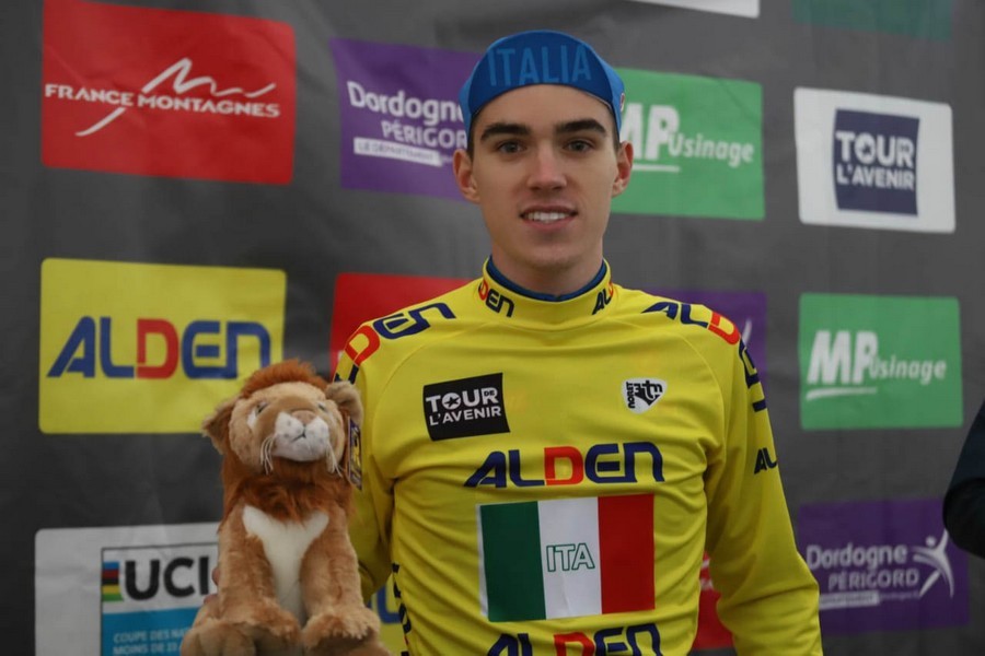 Giovanni Aleotti in giallo al Tour de l'Avenir