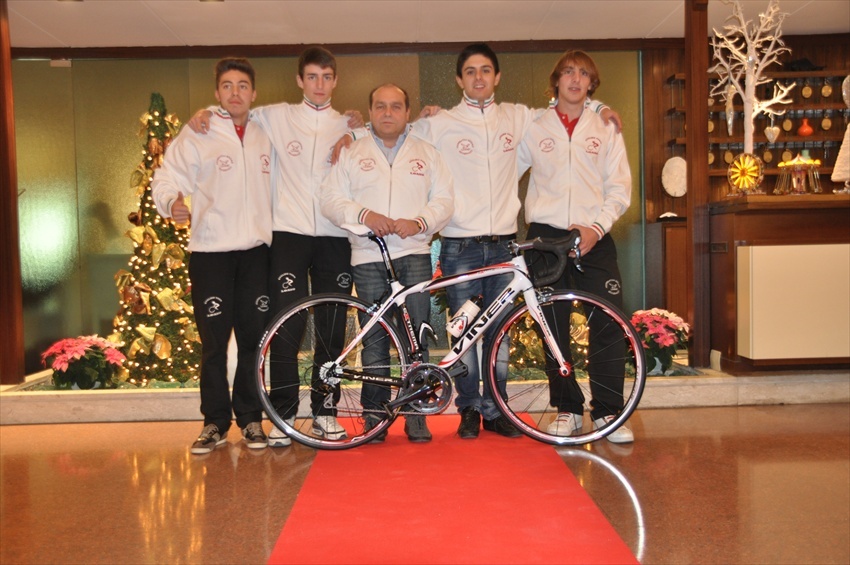 La nuova squadra juniores del Loano Cycling Team 