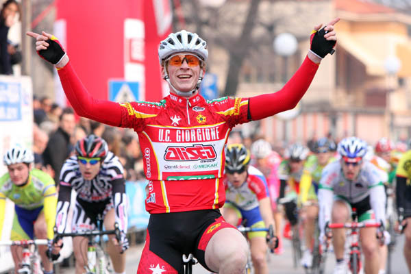 Paolo Simion guida nella classifica nazione di Ciclismo.Info